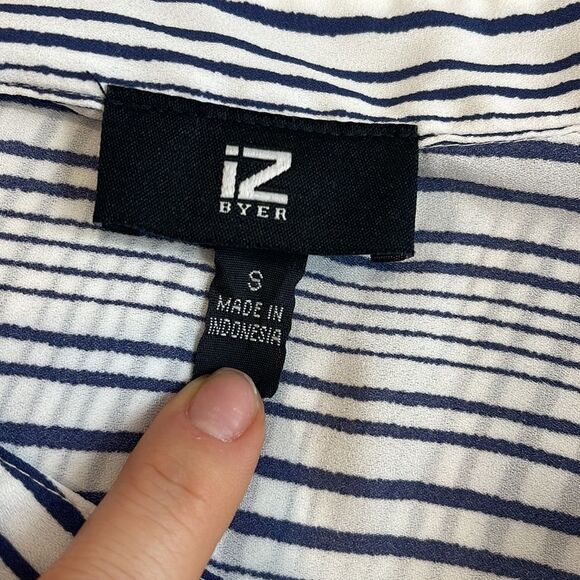 Striped button down blouse‎ with collar - Picture 4 of 6